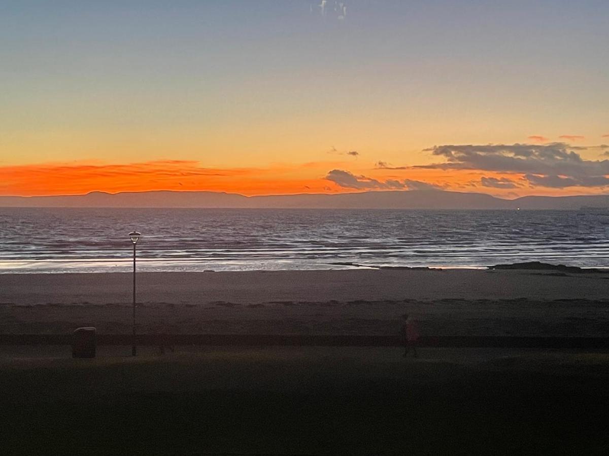 The Marine - Balcony - Beach View - Coorie Doon Stays Ayr Exteriér fotografie